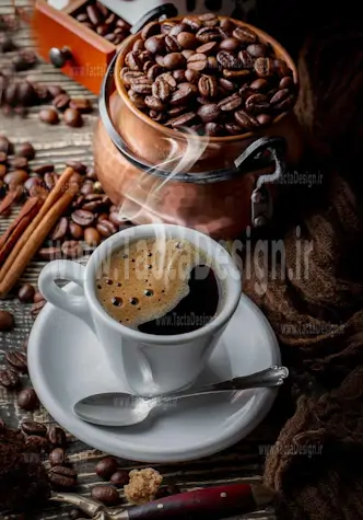 فنجان قهوه درکنار قهوه ای سالم